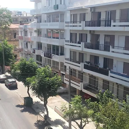 Rena's Chania Center Apartmán *